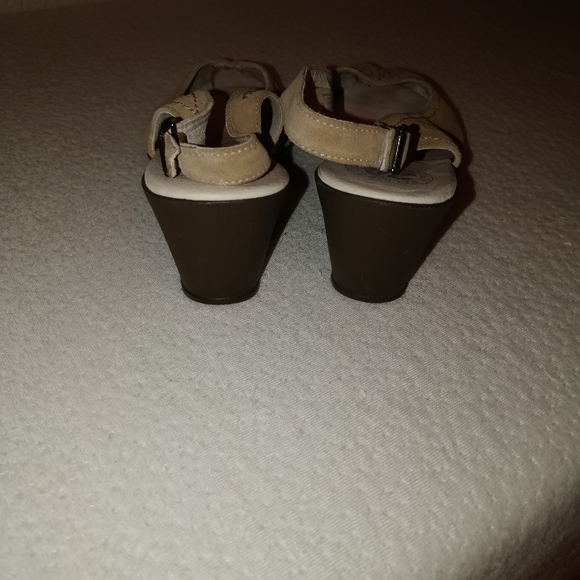 Shoes - Picture 2 of 4